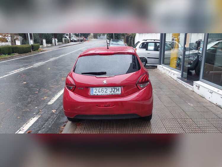 Peugeot 208 1.6 hdi foto 3